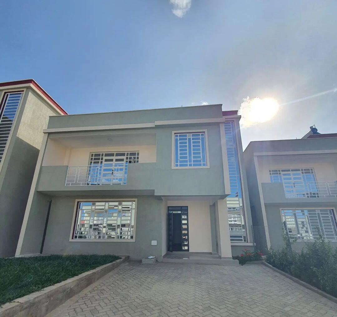 3BR Townhouse with Rooftop Terrace & Cabro Driveway - Kitengela