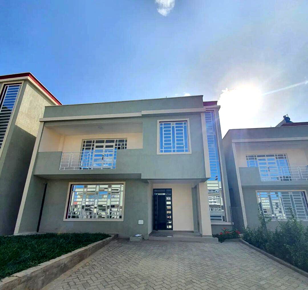 3BR Townhouse with Rooftop Terrace & Cabro Driveway - Kitengela