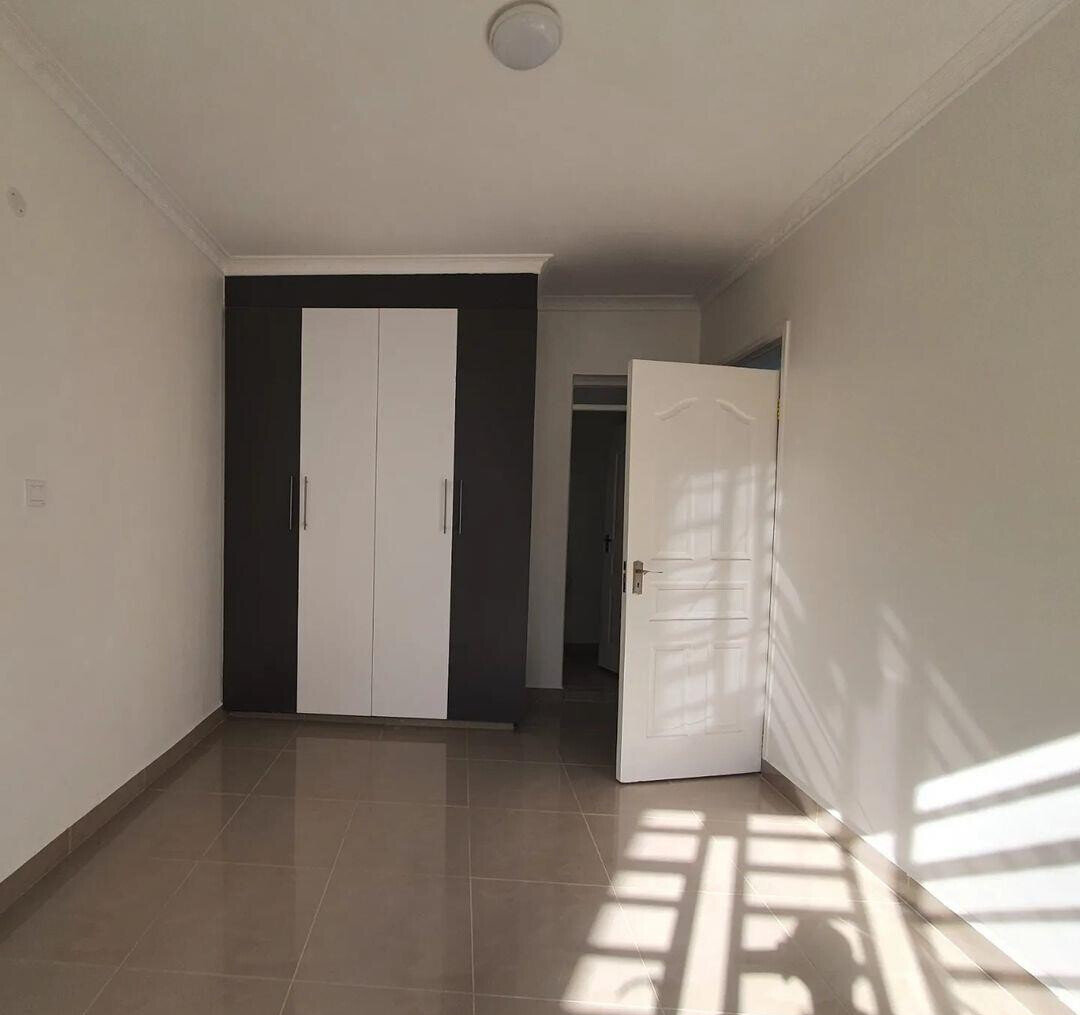 3BR Townhouse with Rooftop Terrace & Cabro Driveway - Kitengela