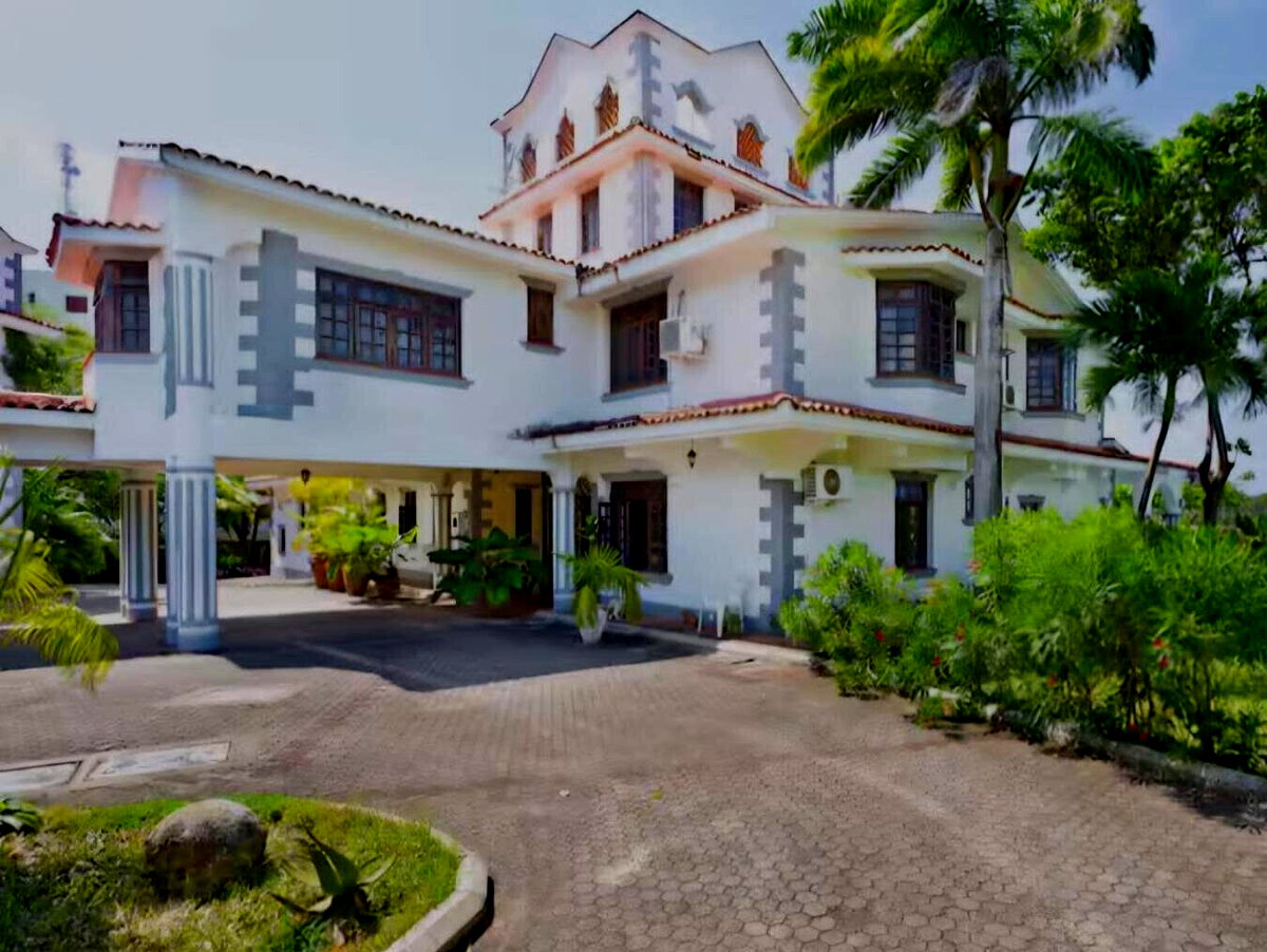 1-Acre Townhouse with Hotel Potential - Shanzu, Nyali