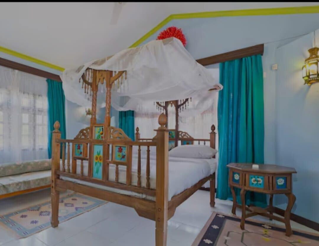 1-Acre Townhouse with Hotel Potential - Shanzu, Nyali
