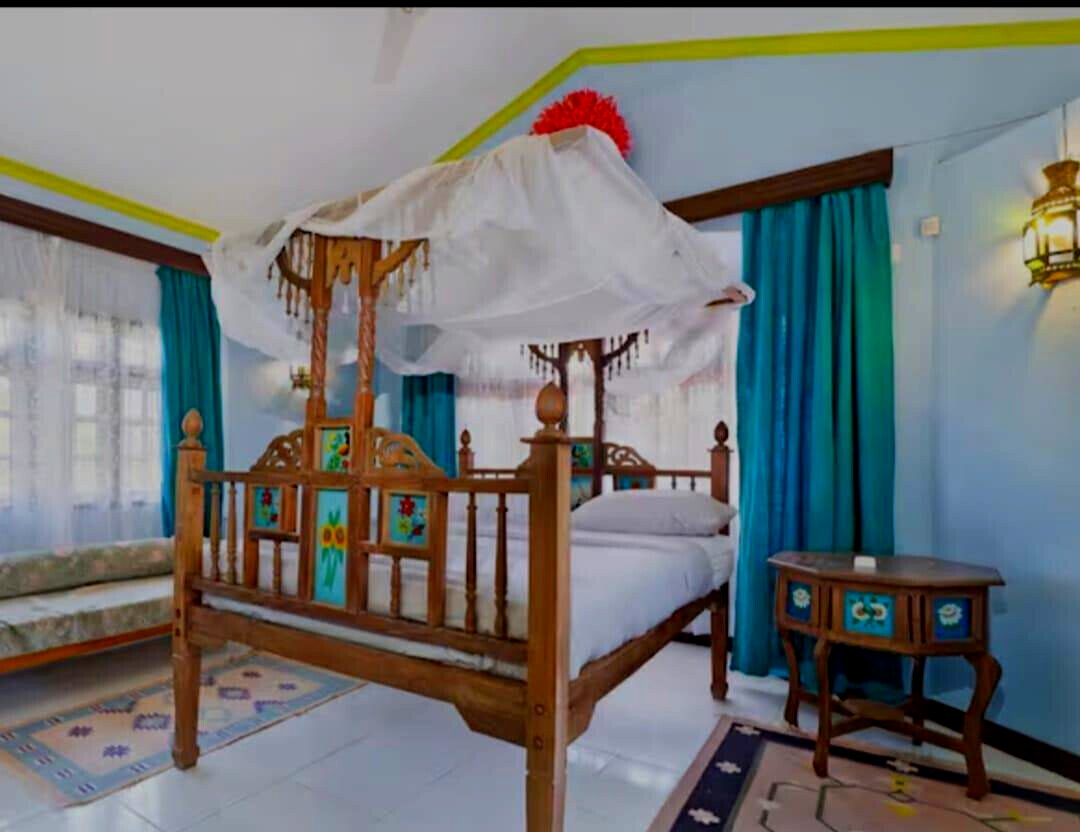 1-Acre Townhouse with Hotel Potential - Shanzu, Nyali