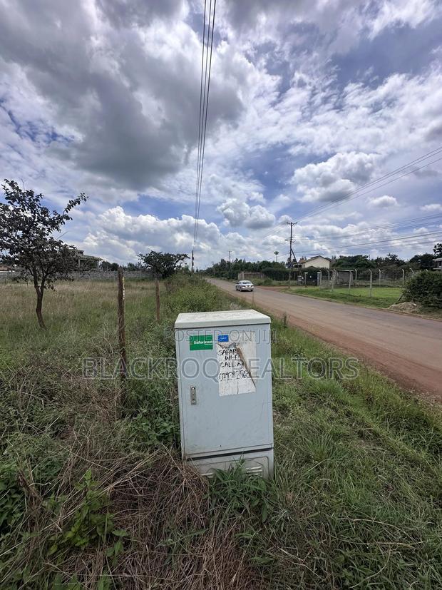 1/4 Acre Corner-Plot in Membly