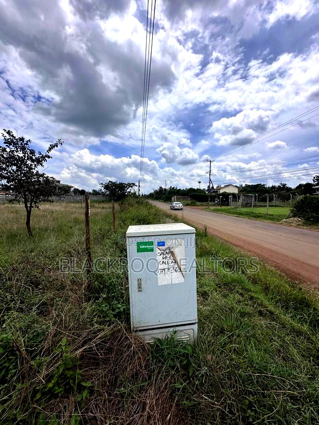 1/4 Acre Corner-Plot in Membly