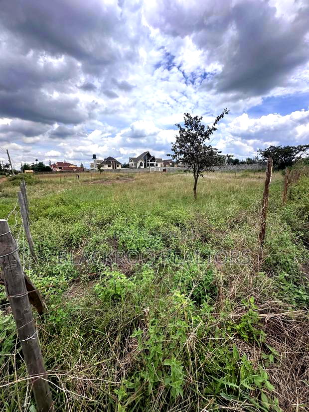 1/4 Acre Corner-Plot in Membly