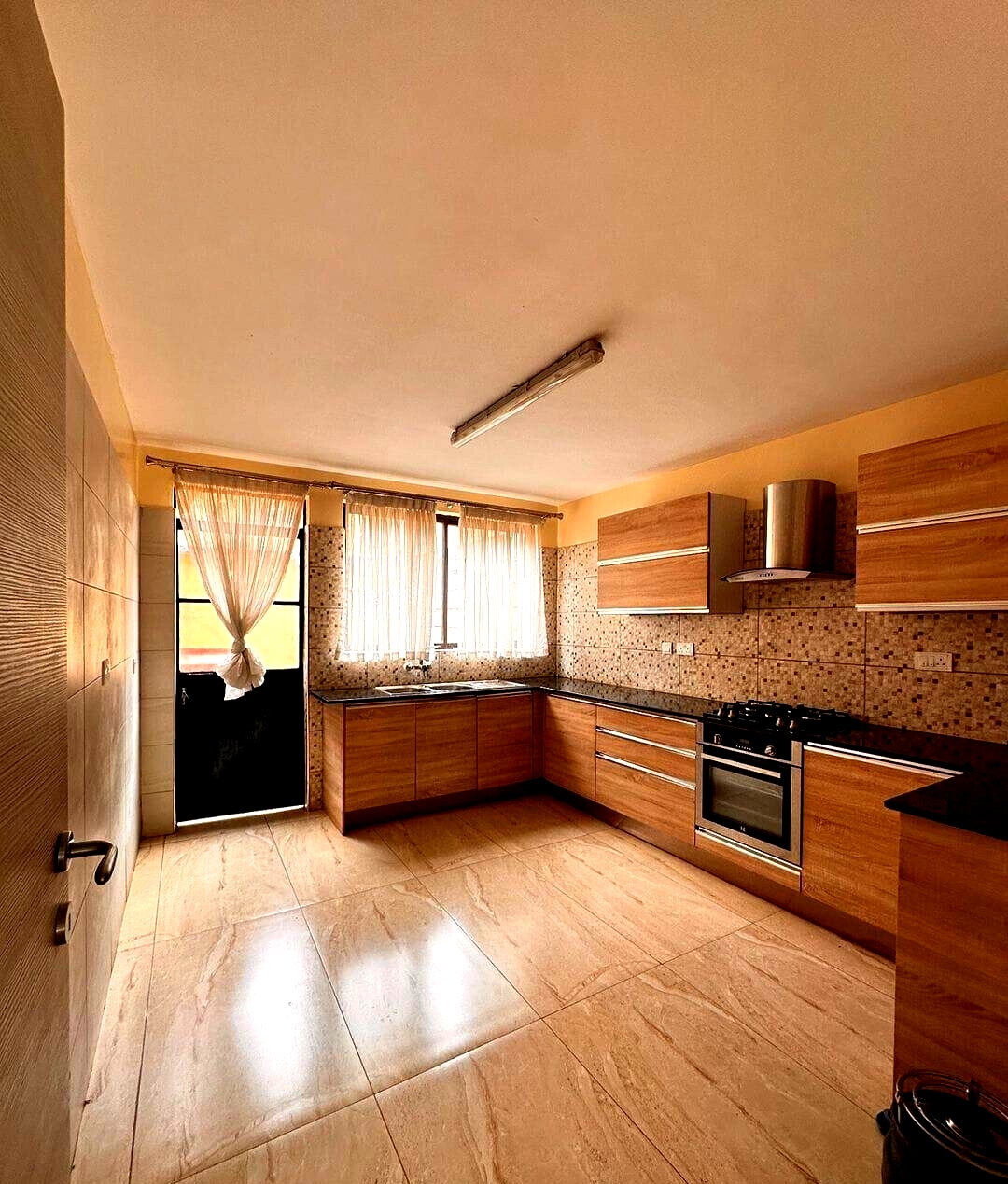 4BR Family Townhouse with Solar Heating - Syokimau