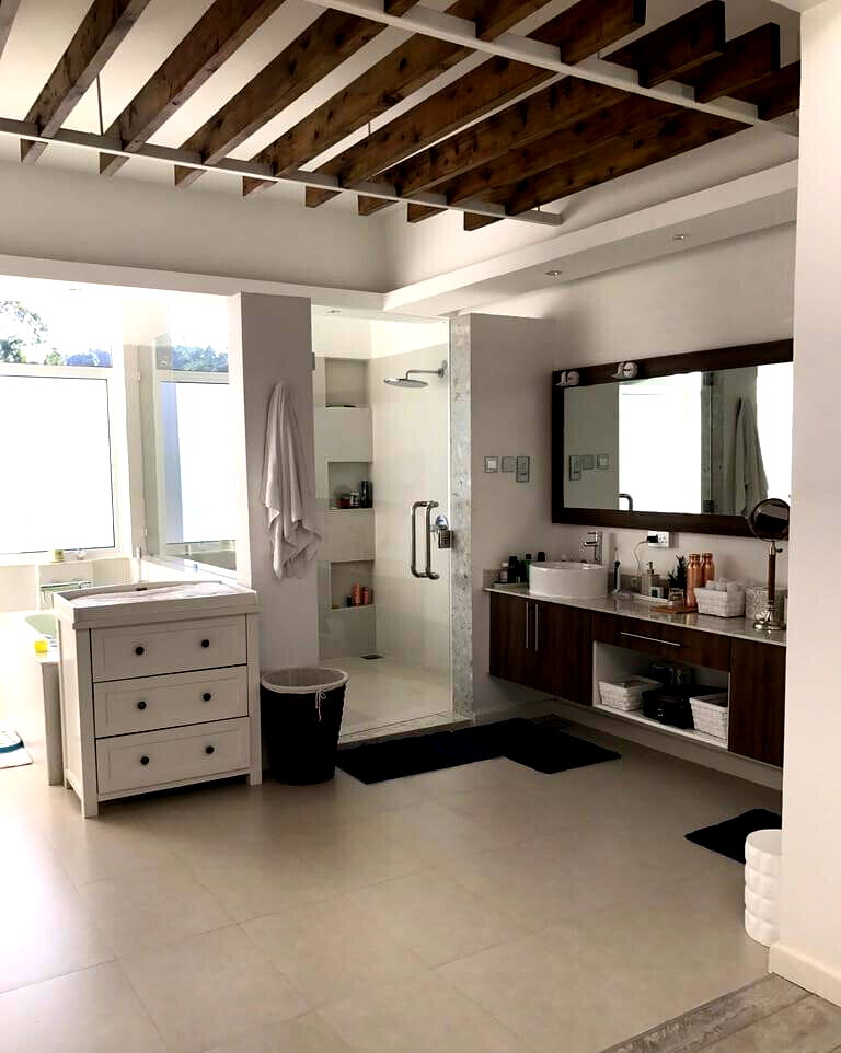 5-Ensuite Townhouse with Pool & UN-Approved Security - Spring Valley