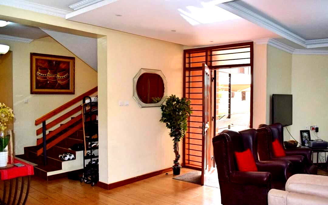 6-Ensuite Townhouse with Courtyard & DSQ - Lavington