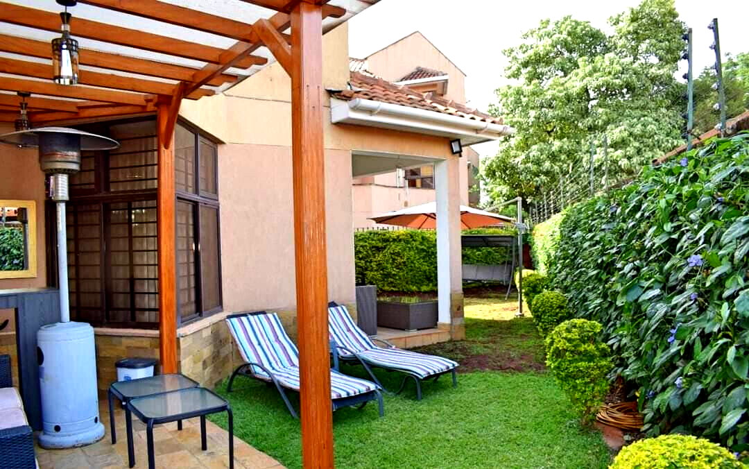 6-Ensuite Townhouse with Courtyard & DSQ - Lavington