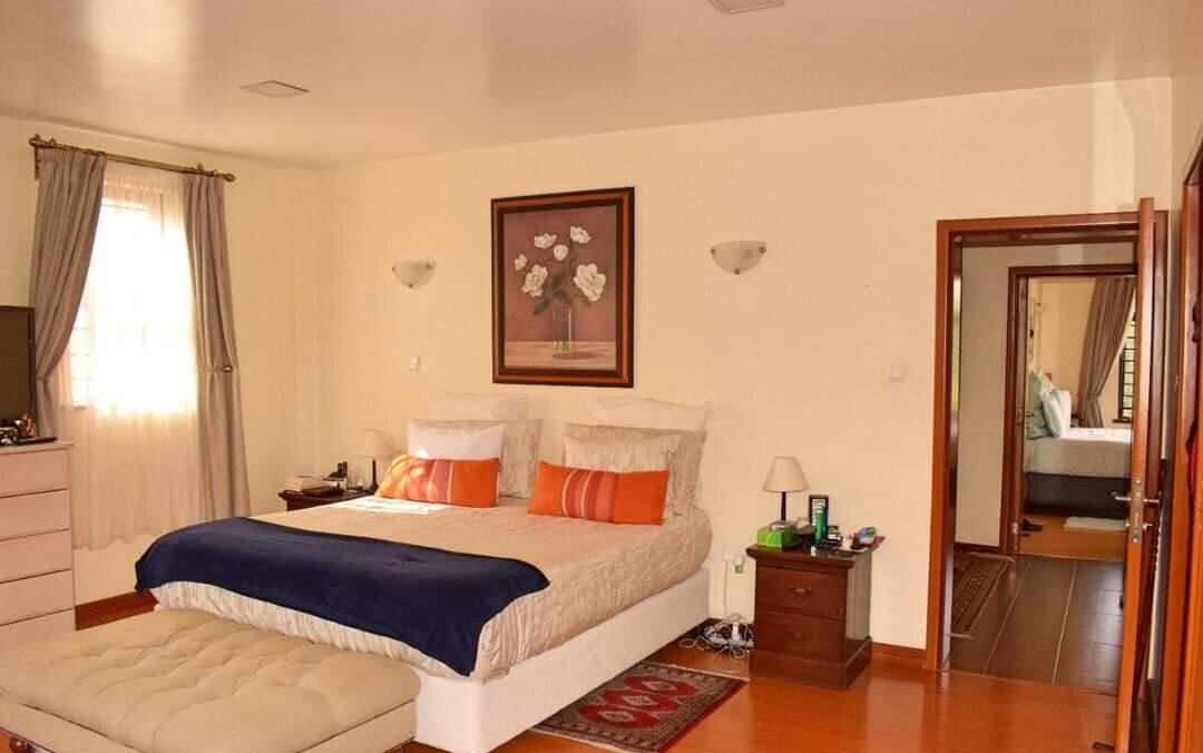 6-Ensuite Townhouse with Courtyard & DSQ - Lavington