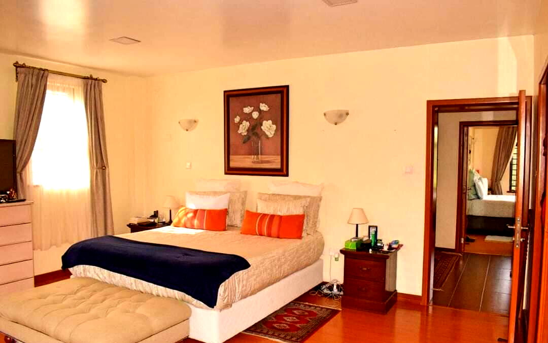 6-Ensuite Townhouse with Courtyard & DSQ - Lavington