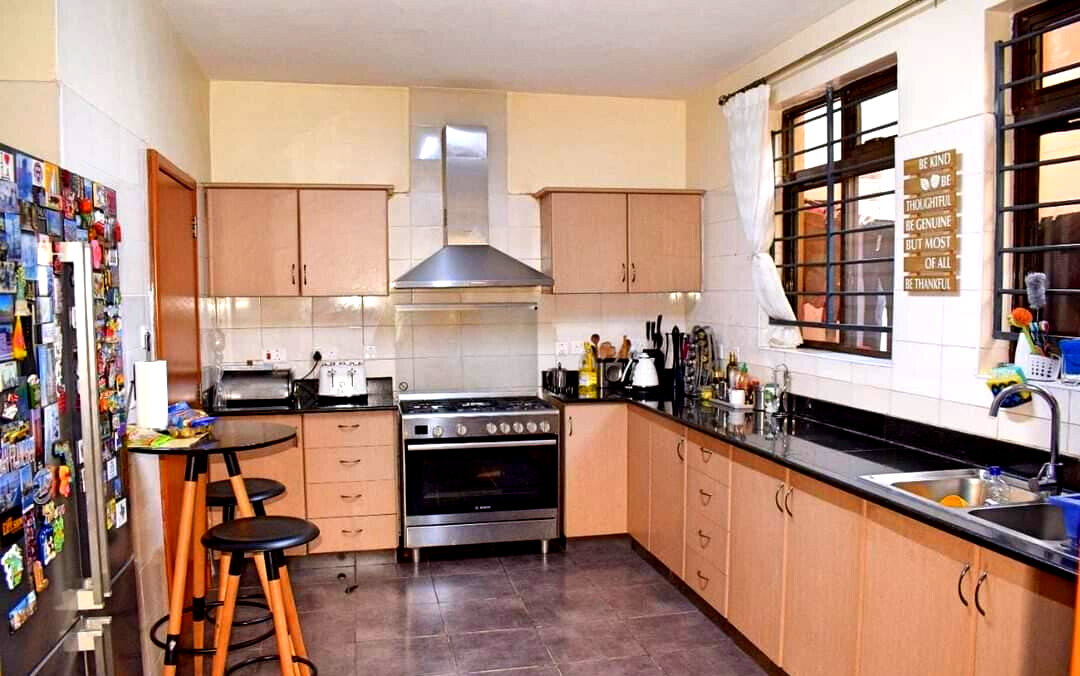 6-Ensuite Townhouse with Courtyard & DSQ - Lavington