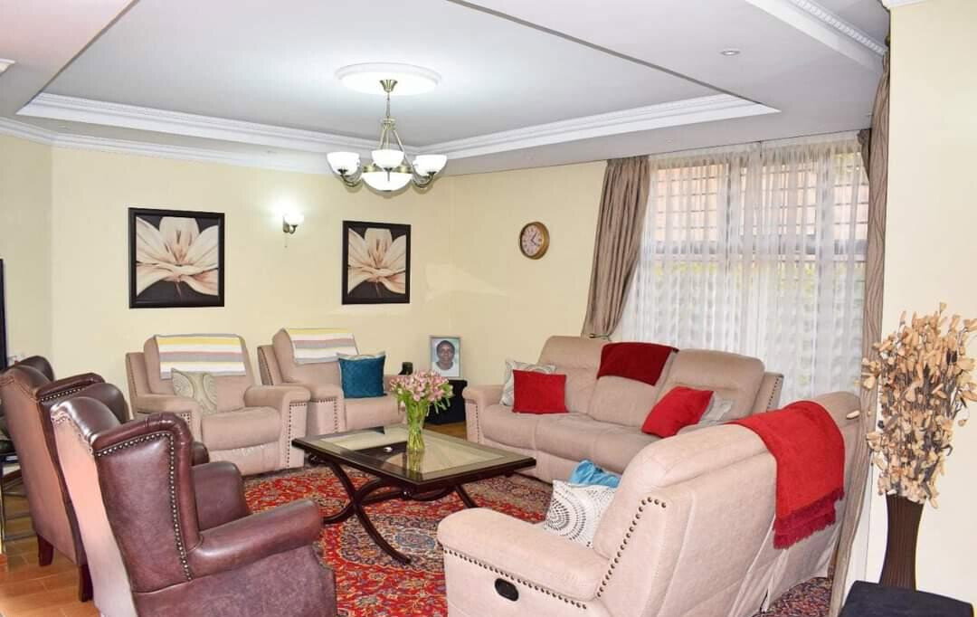 6-Ensuite Townhouse with Courtyard & DSQ - Lavington
