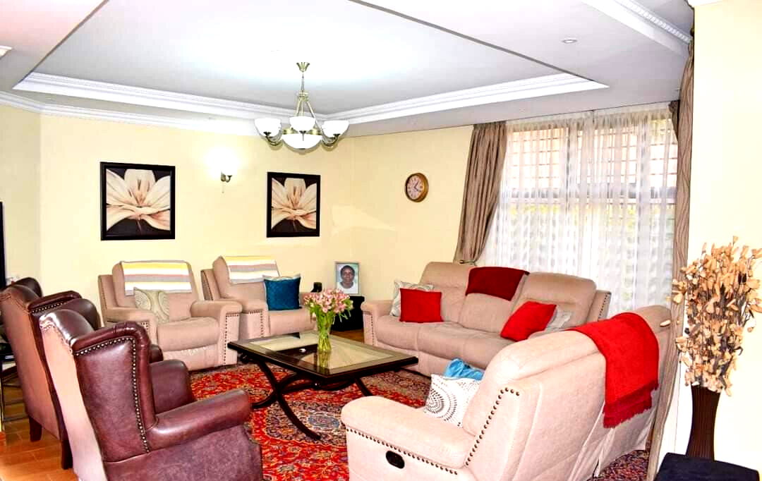 6-Ensuite Townhouse with Courtyard & DSQ - Lavington