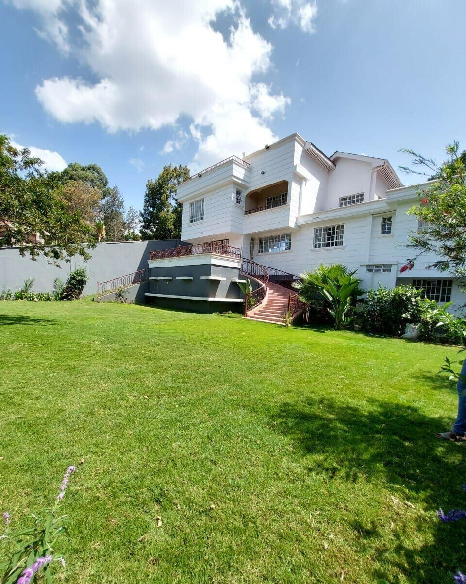 5 En-Suite Townhouse with Fireplace & Roof Terrace - Kitisuru