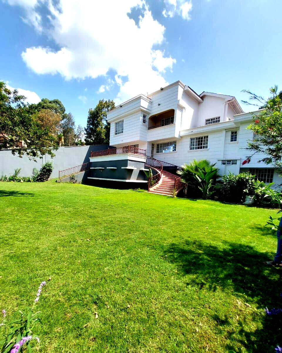 5 En-Suite Townhouse with Fireplace & Roof Terrace - Kitisuru