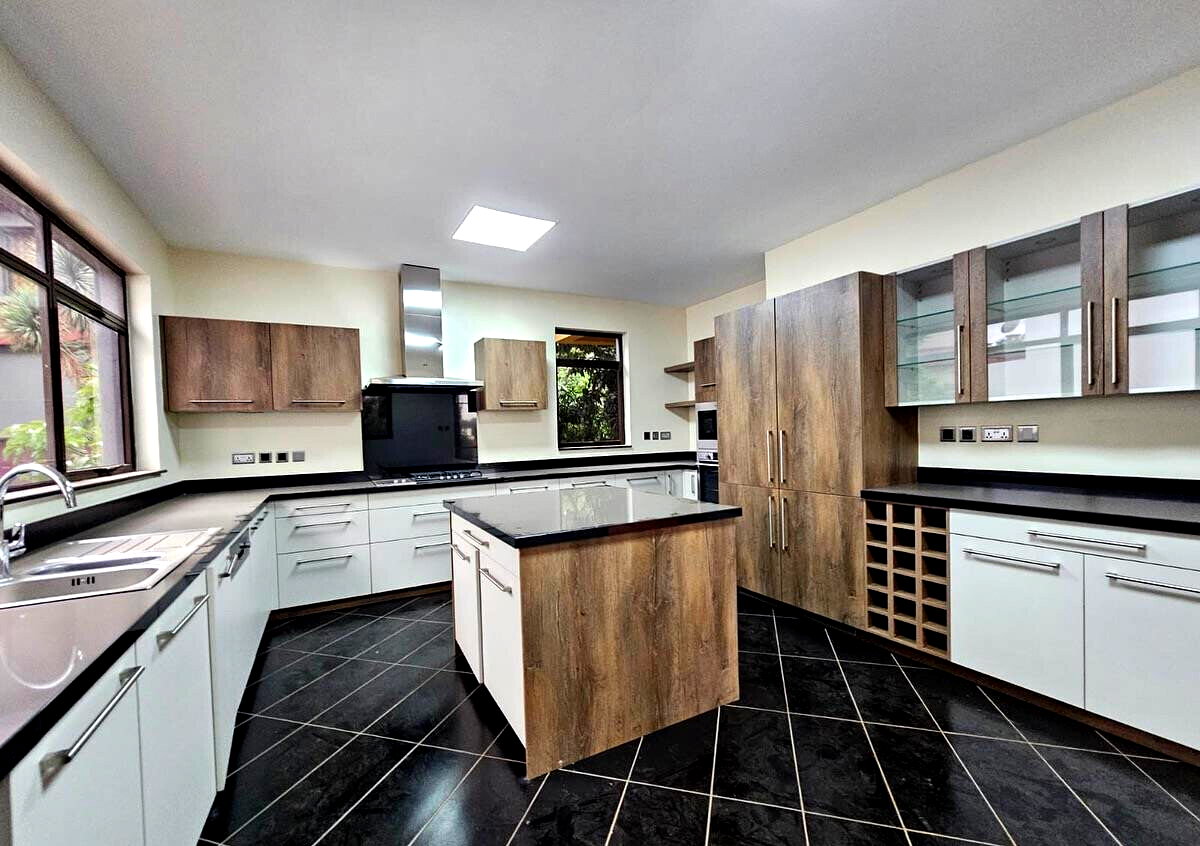 5-Ensuite Townhouse with Rooftop Garden & 2 DSQs - Lavington