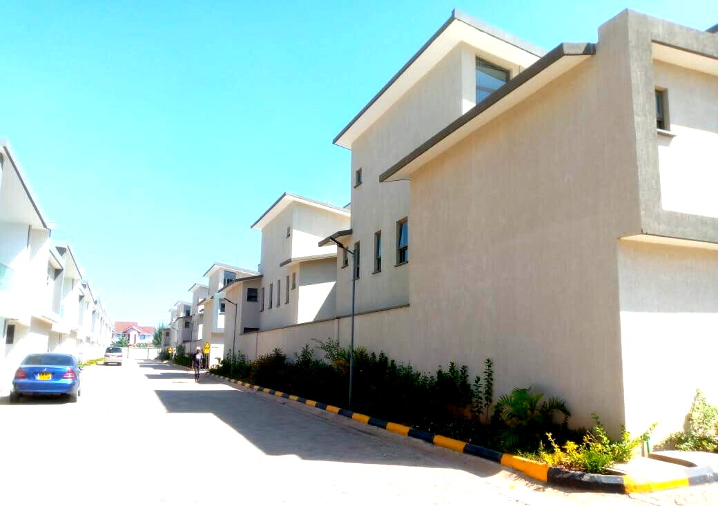 Brand-New 4BR All-Ensuite Townhouse with Study & DSQ - Syokimau