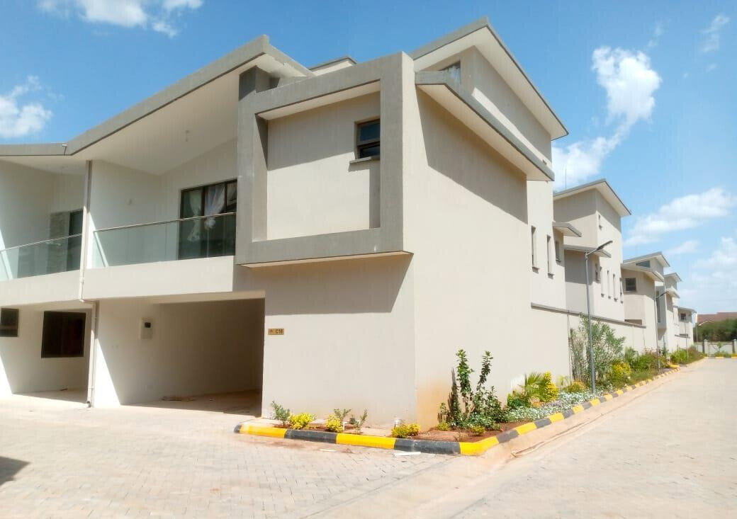 Brand-New 4BR All-Ensuite Townhouse with Study & DSQ - Syokimau
