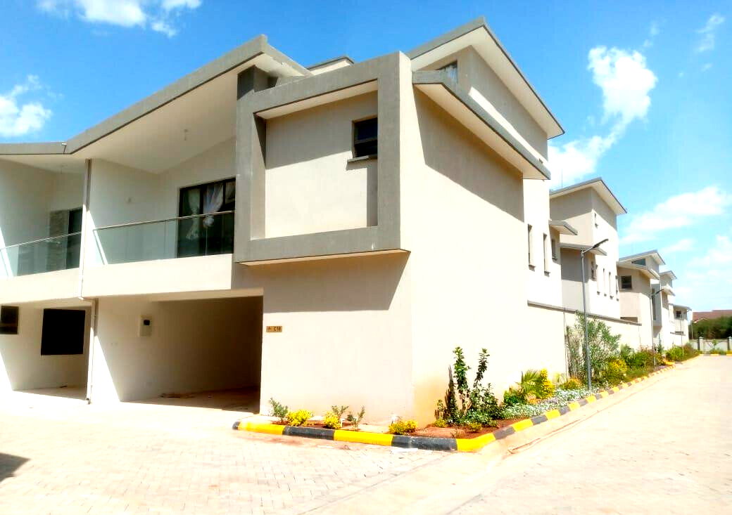 Brand-New 4BR All-Ensuite Townhouse with Study & DSQ - Syokimau