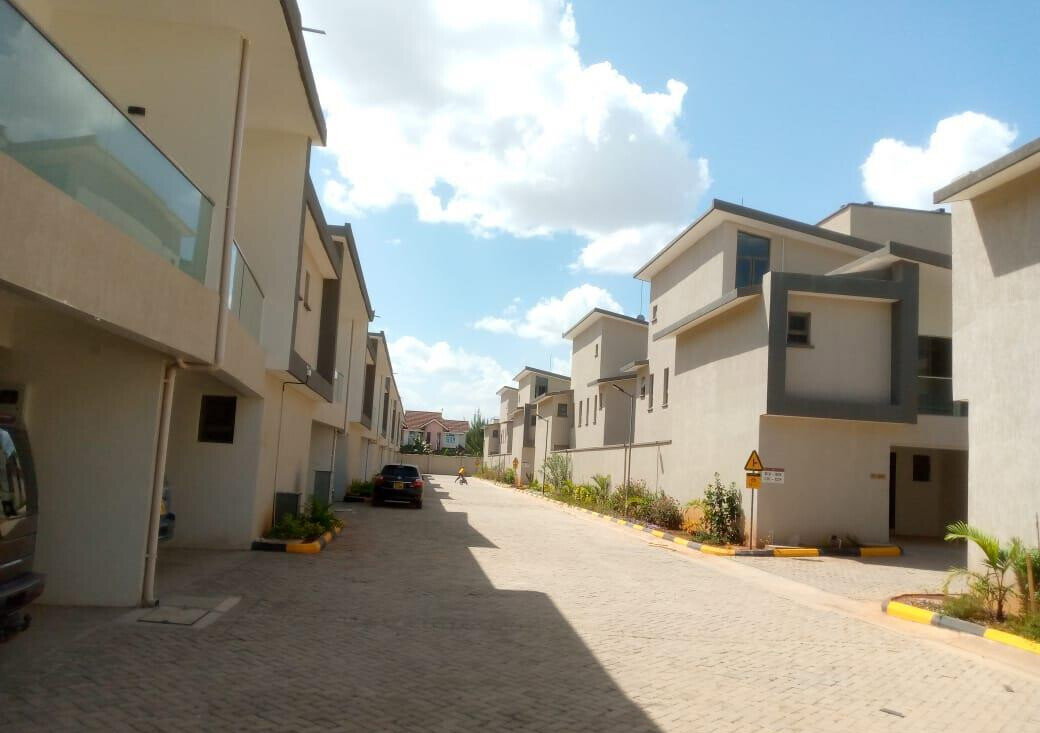 Brand-New 4BR All-Ensuite Townhouse with Study & DSQ - Syokimau