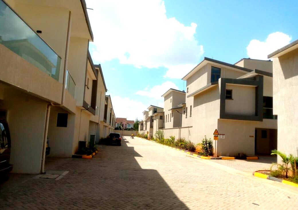 Brand-New 4BR All-Ensuite Townhouse with Study & DSQ - Syokimau