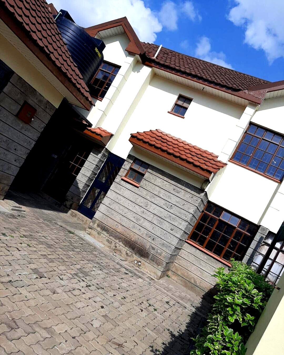 4BR Gables Park Townhouse with Clubhouse & Playground - Syokimau