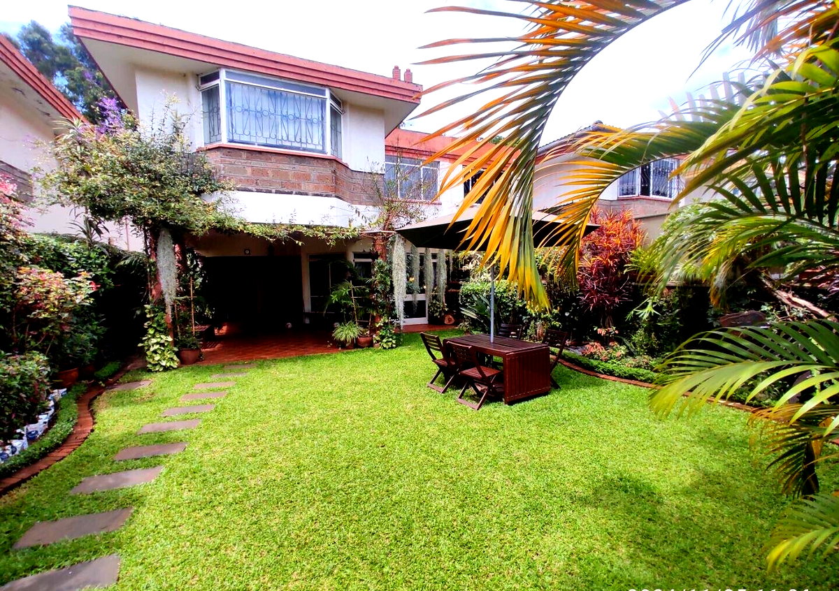 5-Bed Townhouse with Private Garden & DSQ - Kilimani