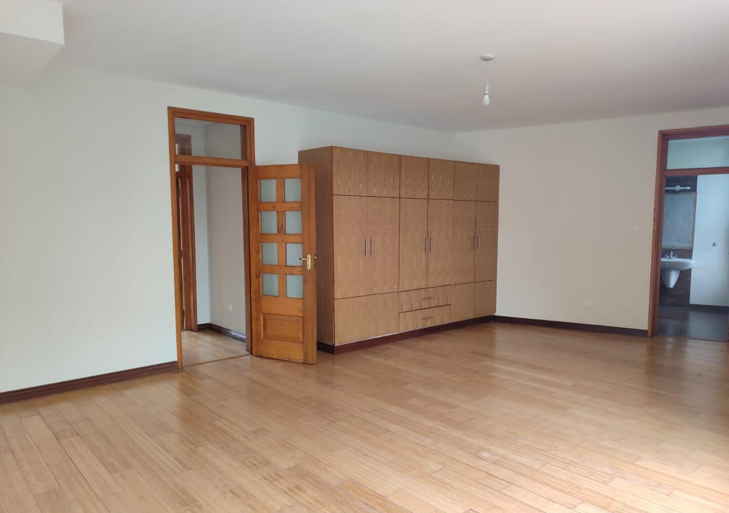 Half-Acre Townhouse with Clubhouse & Backup Power – Karen
