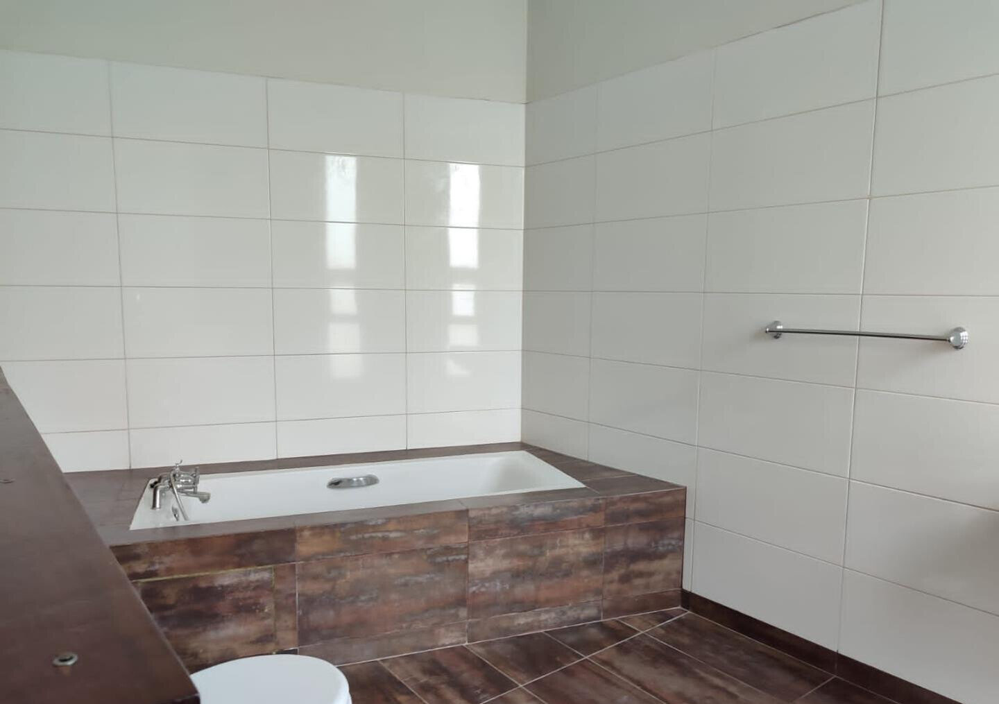 Half-Acre Townhouse with Clubhouse & Backup Power – Karen