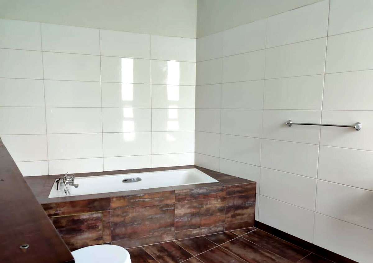 Half-Acre Townhouse with Clubhouse & Backup Power – Karen