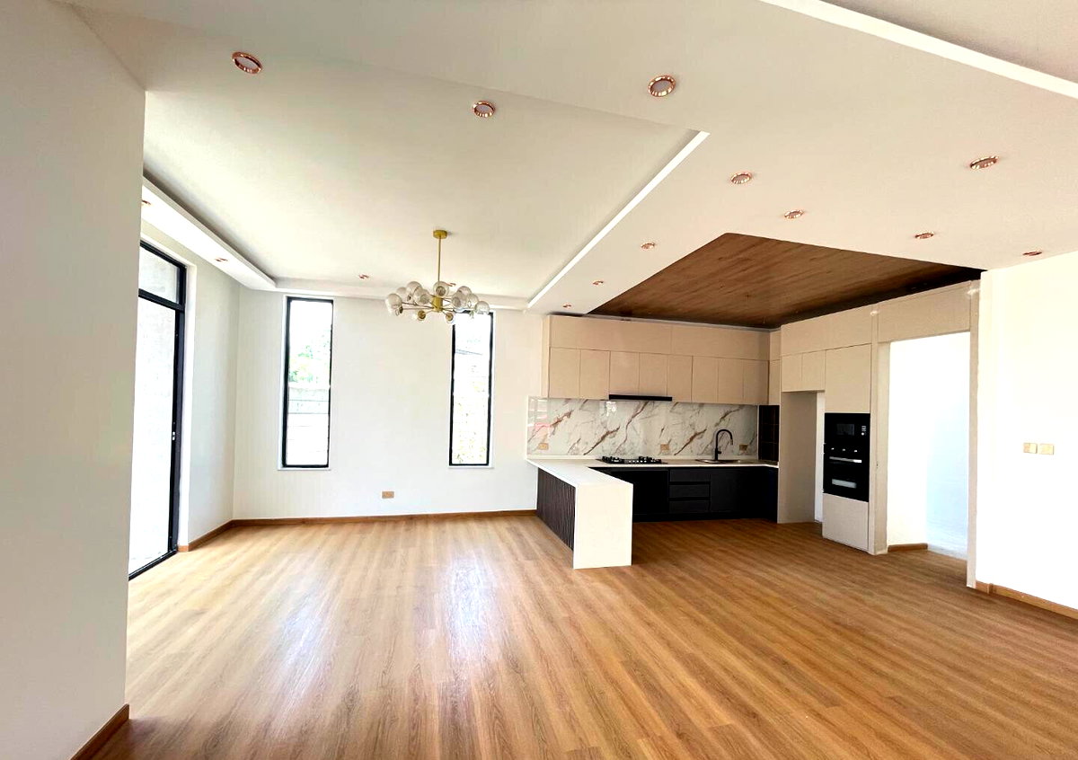 Modern 5-Ensuite Townhouse with DSQ & Private Garden - Lavington