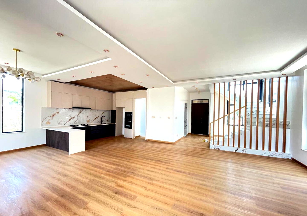 Modern 5-Ensuite Townhouse with DSQ & Private Garden - Lavington