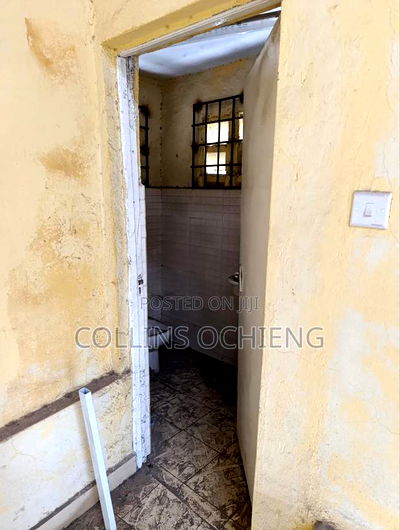 Small Warehouse (900sqft) to Let - Enterprise Rd - Image 4