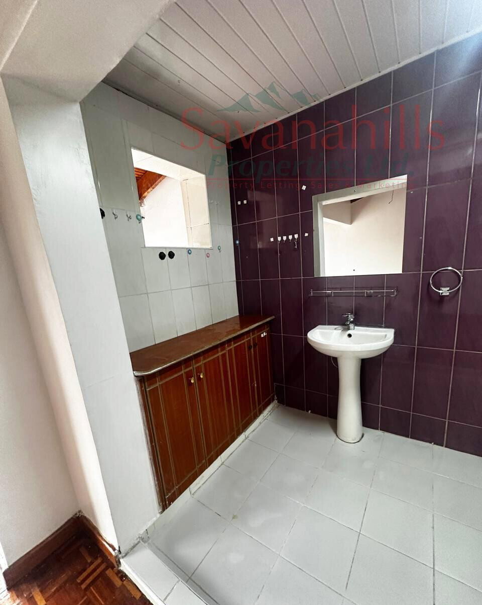 4BR Townhouse with Parking