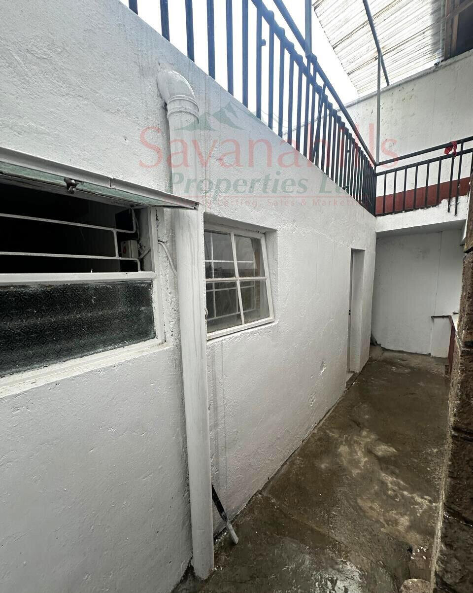 4BR Townhouse with Parking