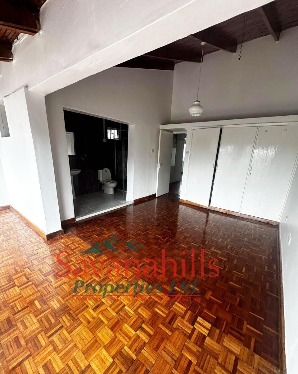 4BR Townhouse with Parking