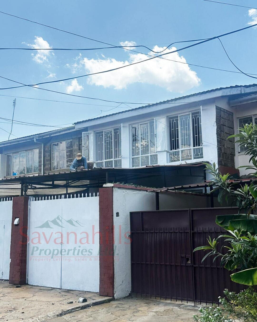 4BR Townhouse with Parking