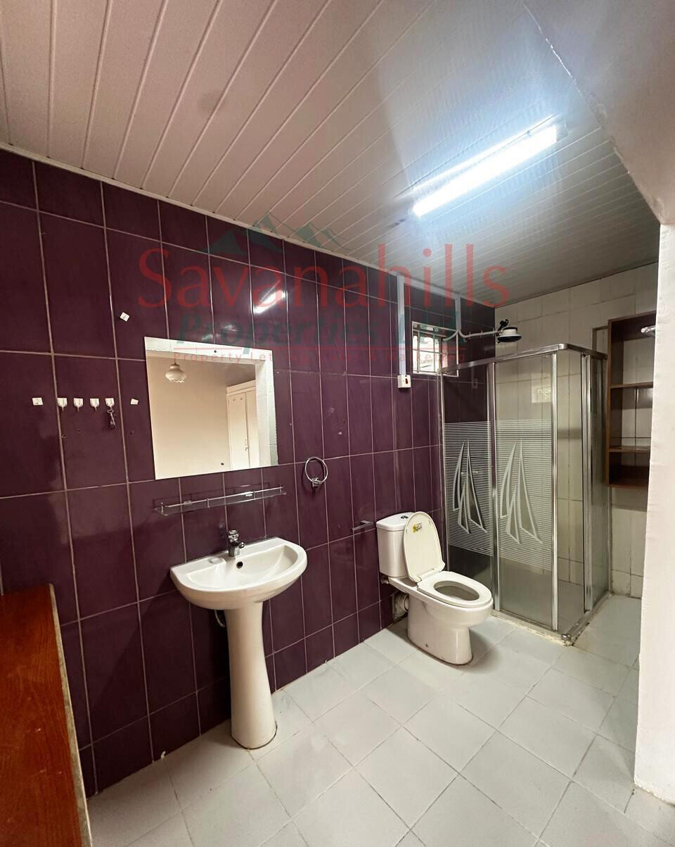 4BR Townhouse with Parking