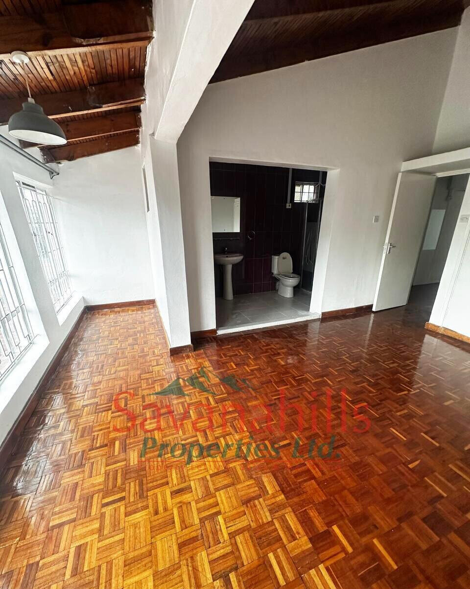 4BR Townhouse with Parking
