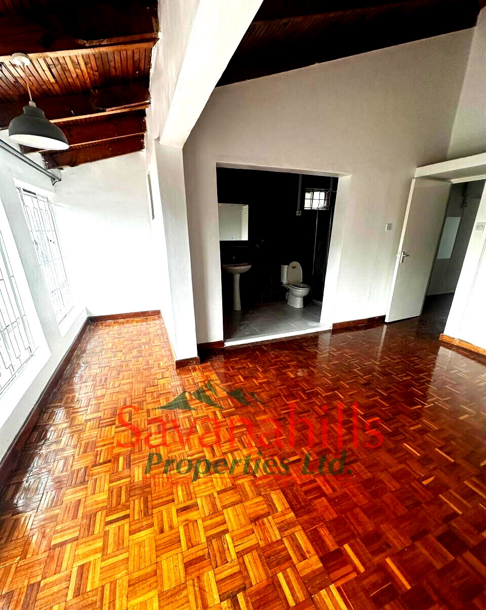 4BR Townhouse with Parking
