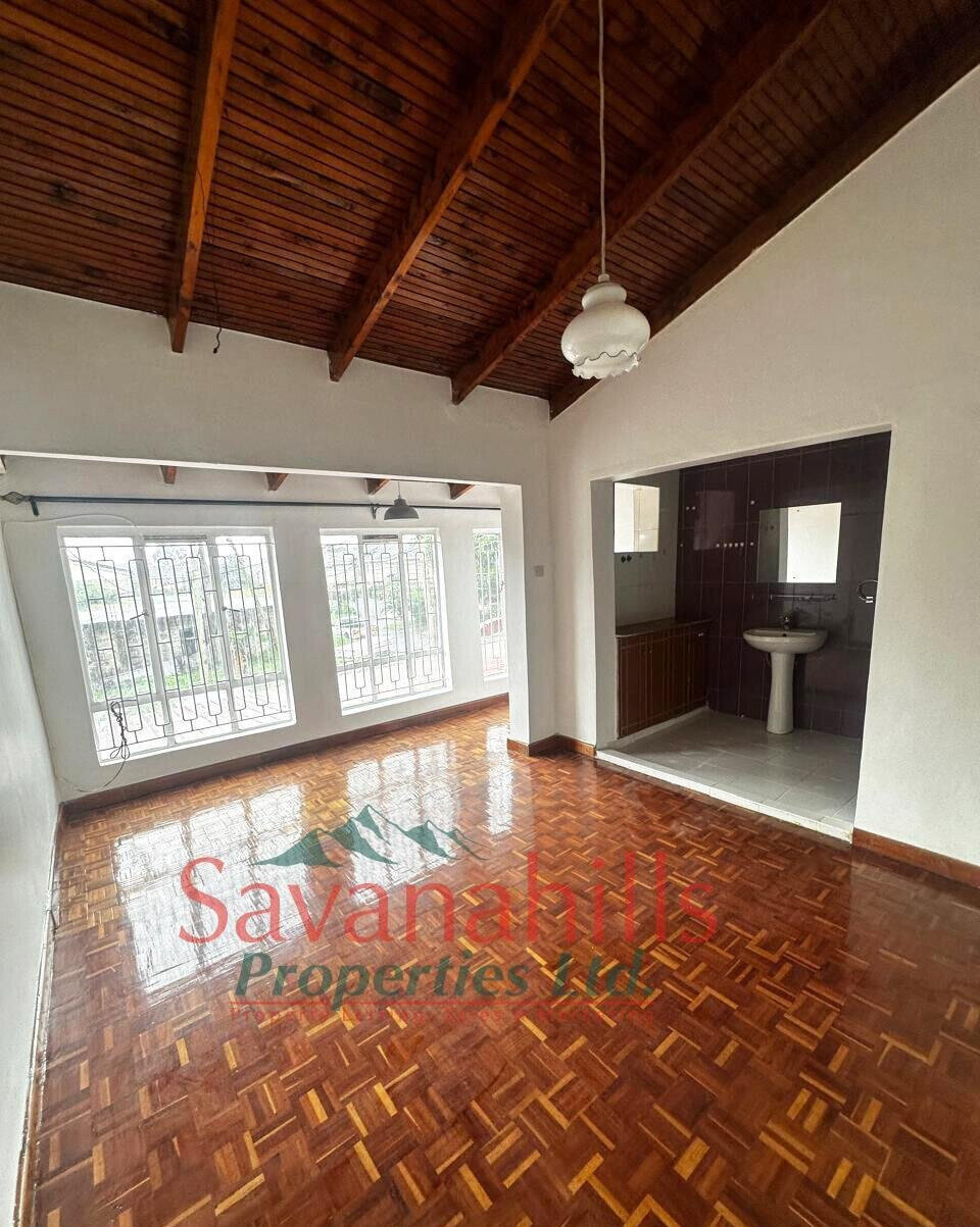 4BR Townhouse with Parking