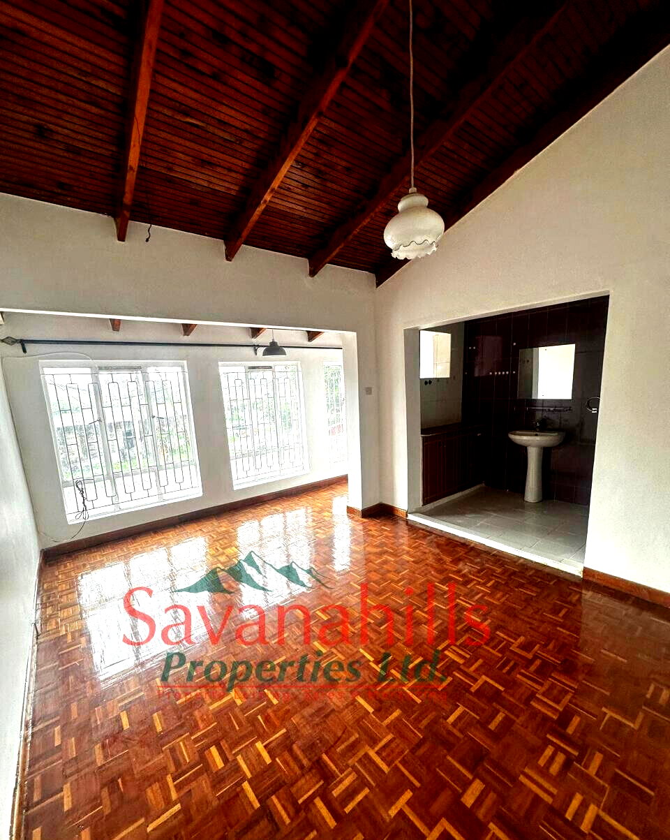 4BR Townhouse with Parking