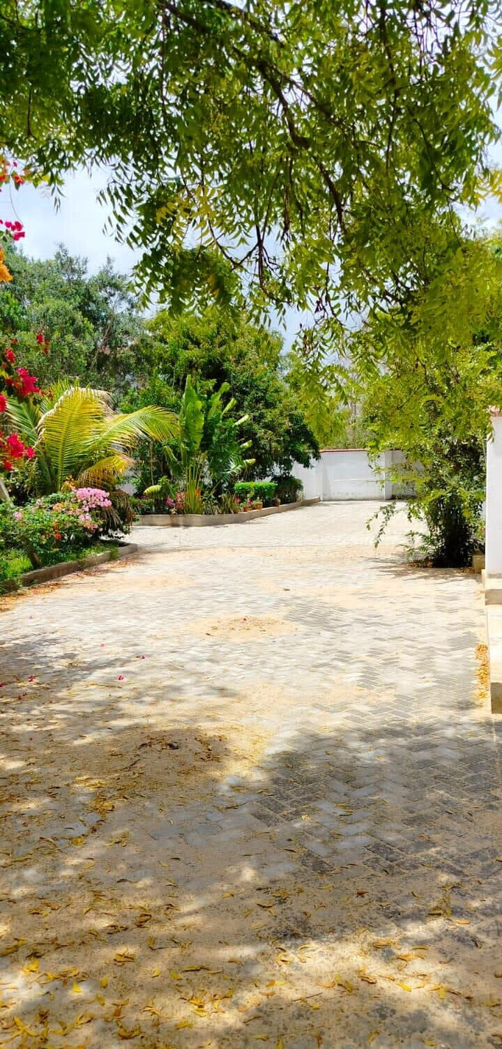 4BR All-Ensuite Townhouse with Staff Quarters & Pool – Mnarani