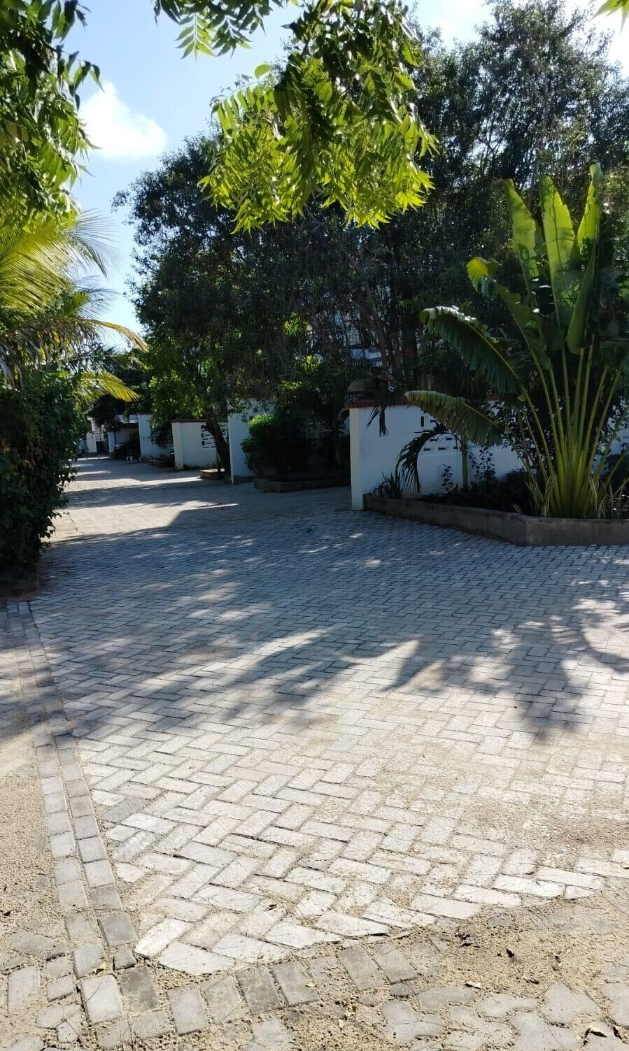 4BR All-Ensuite Townhouse with Staff Quarters & Pool – Mnarani