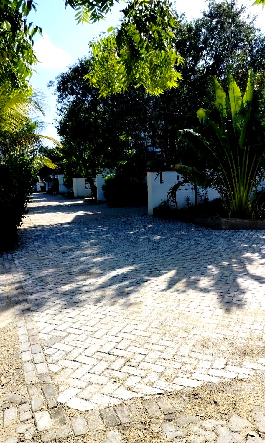 4BR All-Ensuite Townhouse with Staff Quarters & Pool – Mnarani