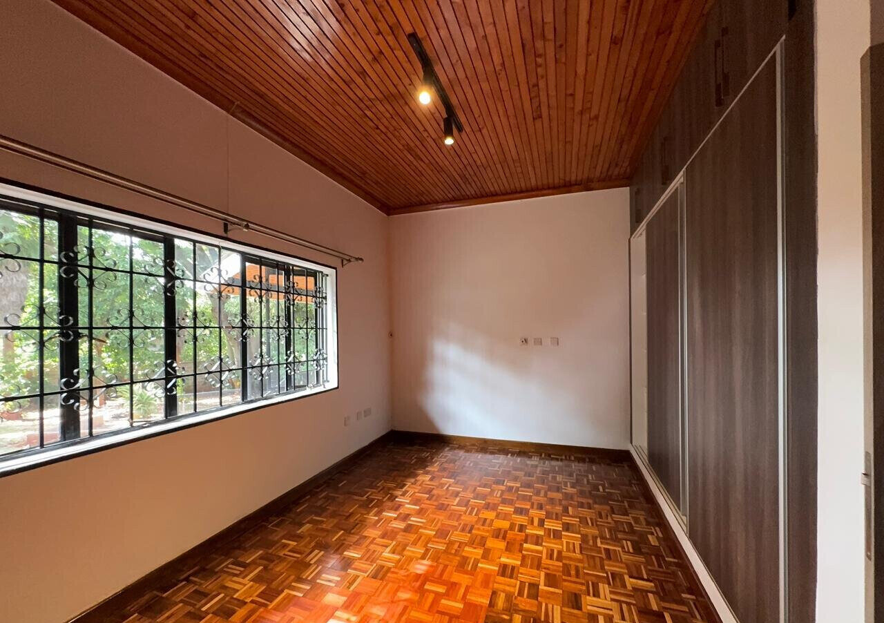 1 Acre 5BR Garden Home