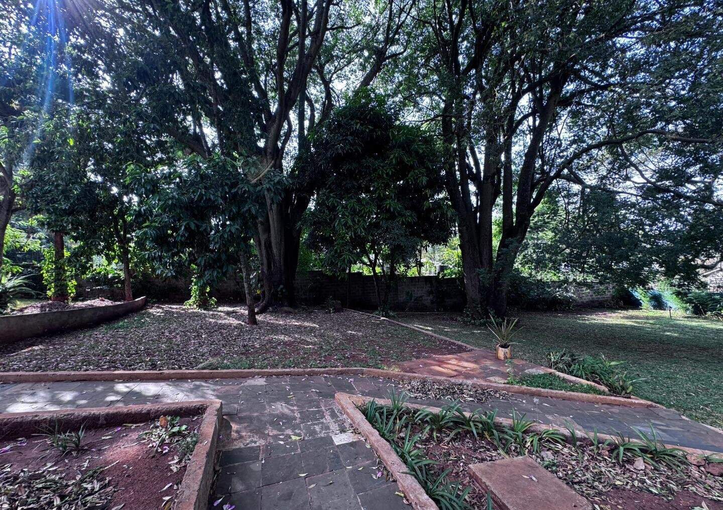 1 Acre 5BR Garden Home