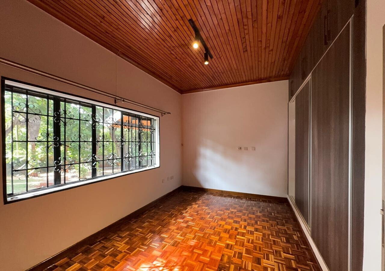 1 Acre 5BR Garden Home