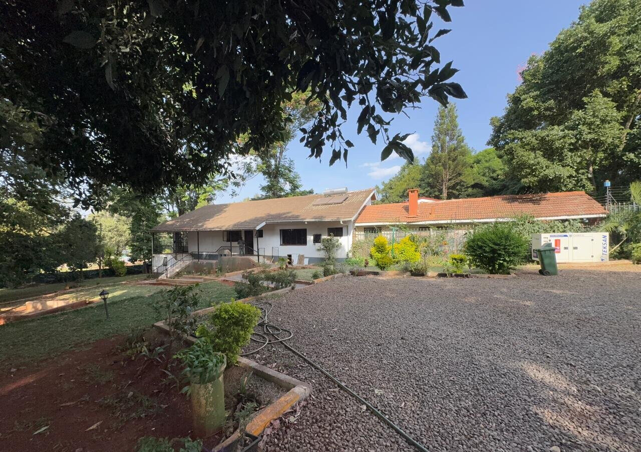 1 Acre 5BR Garden Home